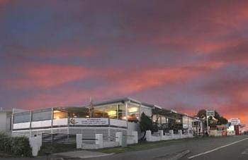 Bridport Bay Inn Екстер'єр фото