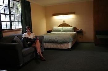 Bridport Bay Inn Екстер'єр фото